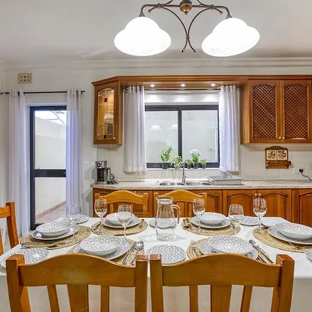 Charming 3br Maisonette With Private Backyard & Ac By 360 Estates דירה