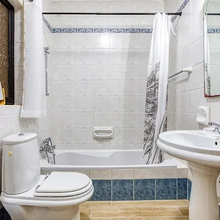 Charming 3br Maisonette With Private Backyard & Ac By 360 Estates