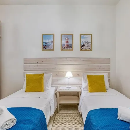 Charming 3br Maisonette With Private Backyard & Ac By 360 Estates