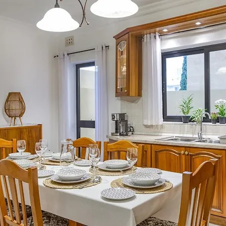 דירה Charming 3br Maisonette With Private Backyard & Ac By 360 Estates