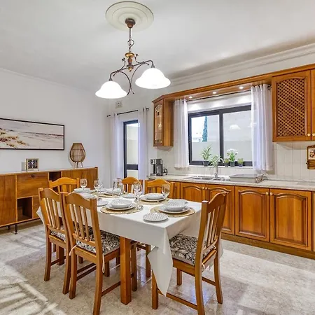 Charming 3br Maisonette With Private Backyard & Ac By 360 Estates *