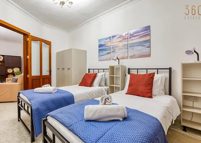 Charming 3br Maisonette With Private Backyard & Ac By 360 Estates