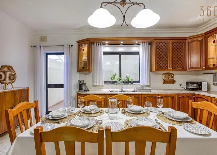 Charming 3br Maisonette With Private Backyard & Ac By 360 Estates Daire