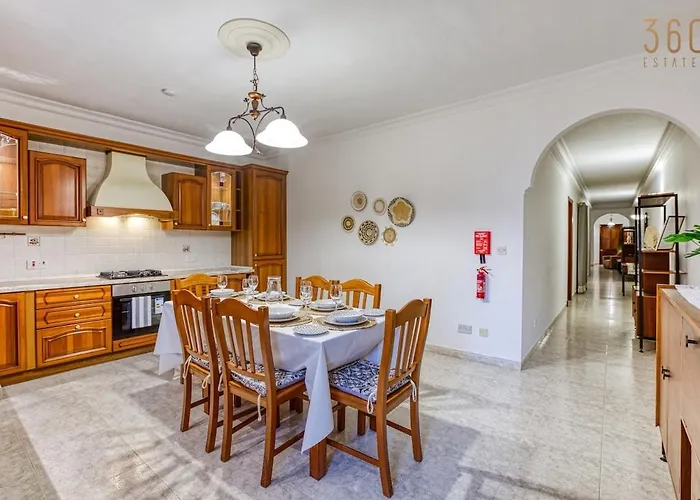 Charming 3br Maisonette With Private Backyard & Ac By 360 Estates Daire