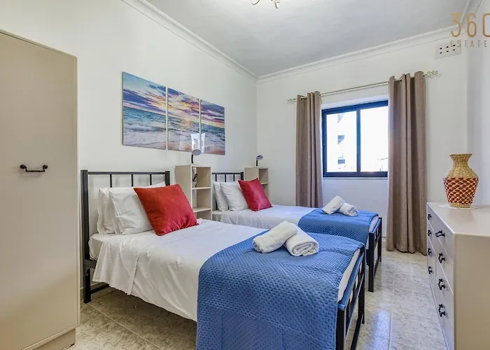 Daire Charming 3br Maisonette With Private Backyard & Ac By 360 Estates San Ġwann