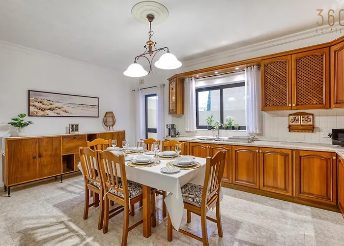 Charming 3br Maisonette With Private Backyard & Ac By 360 Estates *