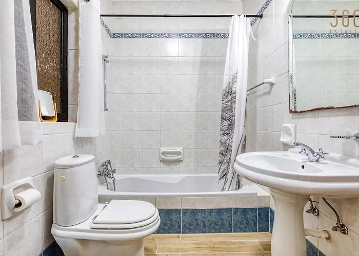 Charming 3br Maisonette With Private Backyard & Ac By 360 Estates