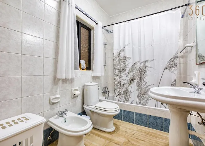 Daire Charming 3br Maisonette With Private Backyard & Ac By 360 Estates *