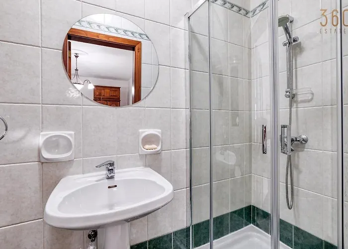 Charming 3br Maisonette With Private Backyard & Ac By 360 Estates *