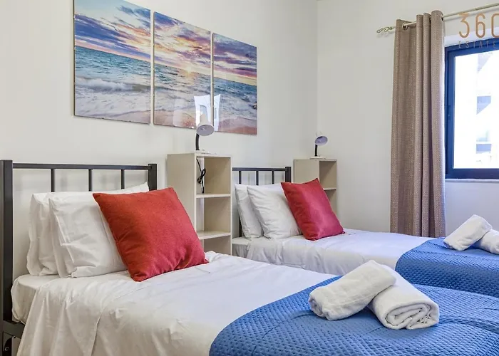 Daire Charming 3br Maisonette With Private Backyard & Ac By 360 Estates *