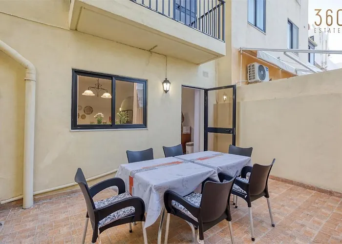 Daire Charming 3br Maisonette With Private Backyard & Ac By 360 Estates San Ġwann