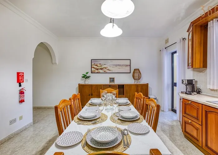 Daire Charming 3br Maisonette With Private Backyard & Ac By 360 Estates *